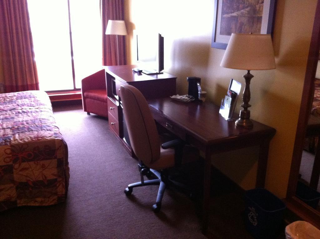Dartmouth Oceanview Hotel Стая снимка